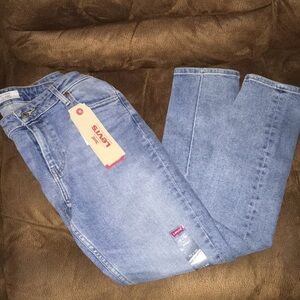 nwt Levi’s size 32 Skinny Jeans